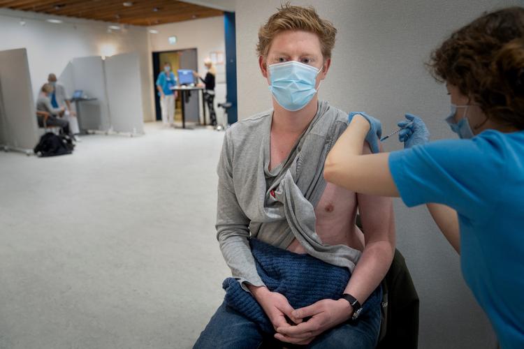 Godt for allergikere: Ingen af de godkendte vacciner er produceret på æg. Foto: Mads Nissen/POLFOTO