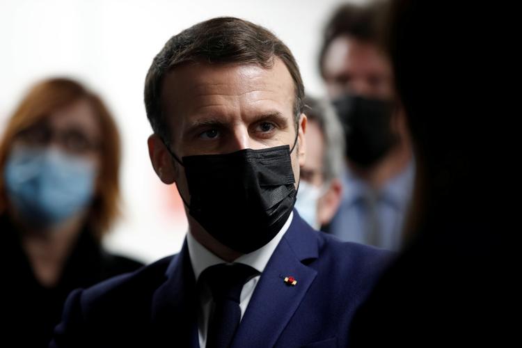 Den franske præsident, Emmanuel Macron, er blandt de regeringschefer, som kæmper en hård, hård kamp mod coronaen. Foto: Benoit Tessier/Ritzau Scanpix