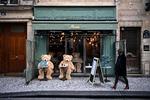     Fortovscafeerne holder fortsat lukket. Præsiden Macron håber på en gradvis genåbning fra midten af maj. Men han har lovet genåbning tildligere, og foreløbig skal franskmændene igennem fire hårde uger. Foto: Anne-christine Poujoulat/Ritzau Scanpix