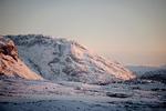 Den planlagte mine i fjeldet lige bag byen Narsaq ser ud til at påvirke udfaldet af det grønlandske valg. Foto: Valdemar Ren