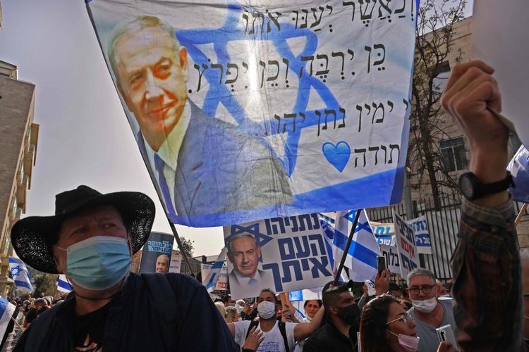 Benjamin Netanyahu - måtte afbryde regeringsforhandlinger mandag for at overvære åbningen af en korruptionssag i Jerusalem. Foto: Menahem Kahana/Ritzau Scanpix