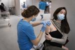 Danmark er godt i gang med at vaccinere de mest sårbare og ansatte i sundhedssektoren. En ny opfindelse kan øge antallet af vaccinationer. (arkivfoto) Foto: Mads Nissen/POLFOTO