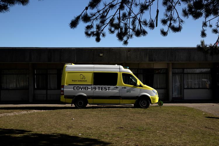 Odense-bydelen Vollsmose oplevede i løbet af marts endnu en gang et smitteudbrud. Det er dog langt fra det eneste udsatte boligområde, som inden for de sidste par uger har oplevet et lokalt smitteudbrud. Foto: Peter Hove Olesen/POLFOTO