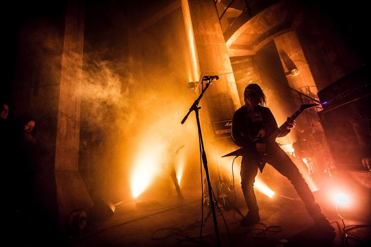 Solbrud gav to koncerter i Brønshøj Vandtårn i november 2019. Det er de to optrædener, der er blevet kogt ind til det nye livealbum. Foto: Naya Buch 