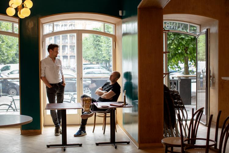 Jesper Marcussen (tv.) driver sammen med Rasmus Oubæk (th.) en række restauranter i København. Arkivfoto   Foto: Emma Sejersen/POLFOTO