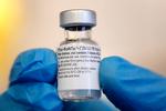 Phizer/BioNTech står der på den 'kvittering' min morfar har fået efter sine vaccineringerne Foto: Jens Dresling/POLFOTO