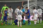 Real Madrids midtbaneslider Casemiro fik to gule kort og marchordre i slutminutterne af kampen, men kunne se holdkammeraterne fighte sejren hjem. Foto: Javier Soriano/Ritzau Scanpix