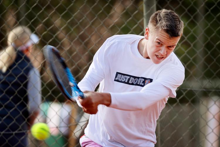 Holger Rune er på vej frem i tennisverdenen, og kan han besejre norske Casper Ruud i Monte Carlos Masters 1000-turnering, vil det give endnu et skub i den rigtige retning.  Foto: Jens Dresling/Ritzau Scanpix