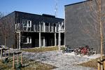 Politiet mistænker en gruppe anholdte i Danmark og Tyskland for at sympatisere med terrororganisationen Islamisk Stat og for at have planlagt et eller flere terrorangreb mod ukendte mål. I februar blev flere mennesker anholdt, og der blev foretaget ransagninger på to adresser i Holbæk.  Foto: Peter Hove Olesen/POLFOTO