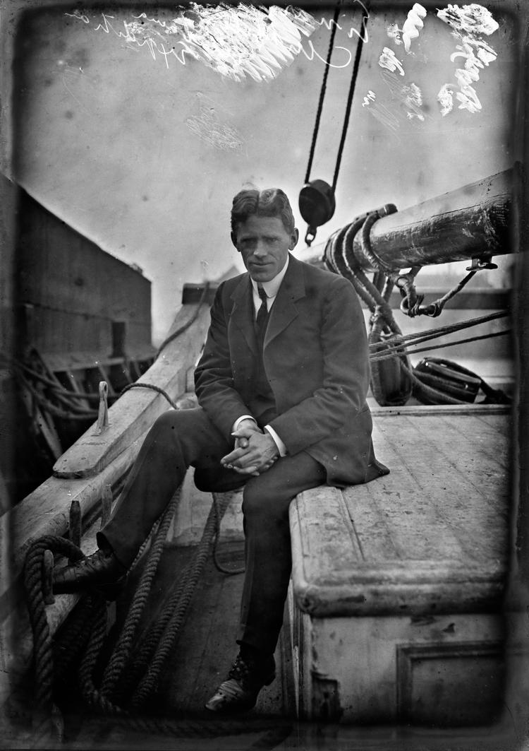 Beslutsom, viljestærk og stædig. Sådan beskrives Ejnar Mikkelsen i Kurt L. Frederiksens biografi om manden, der bl.a. tog initiativ til oprettelsen af bebyggelsen ved Scoresbysund i 1924. Morgenbladets interview med ham i 1945 giver også indtryk af en mand med klare meninger.  Foto: Holger Damgaard/POLFOTO