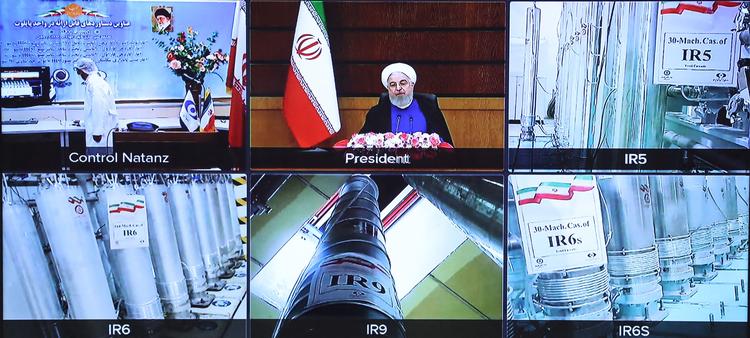President Hasan Rouhani fremviser på en tele-konference  i Teheran nye iranske centrifuger til berigelse af uran i atomanlægget Natanz.. Dagen efter blev anlægget ramt af et cyberangreb eller en eksplosion.
. Foto: -/Ritzau Scanpix
