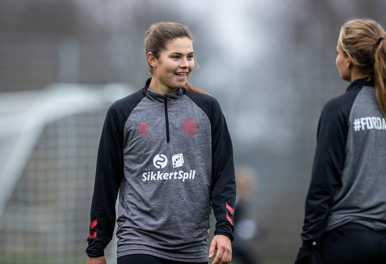 23-årige Signe Bruun, som til daglig spiller for PSG, er en af de yngre spillere, der banker på til en fast plads i startopstillingen for kvindelandsholdet.  Foto: Anders Kjærbye / dbufoto.dk