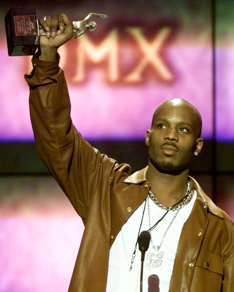 I tiden omkring årtusindsskiftet var få stjerner større end DMX. Her fejrer han en pris for årets mandlige kunstner ved Soul Train Music Awards i 2000.  Foto: Reuters/Ritzau Scanpix