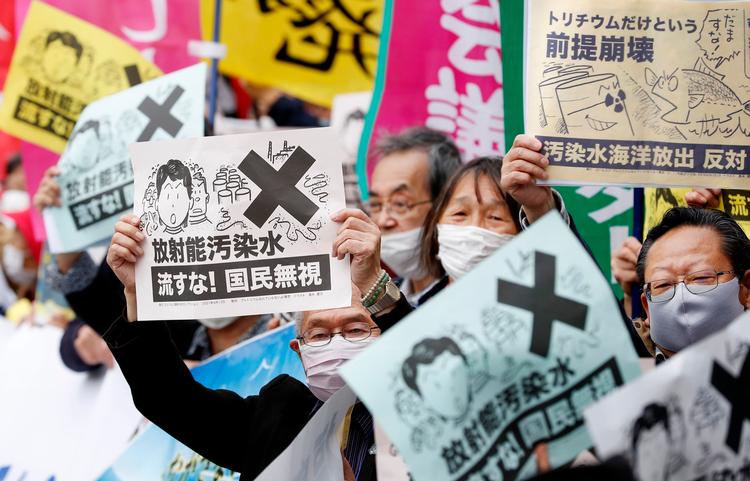 Japanske borgere protesterer mod regeringens beslutning om at udlede radioaktivt vand i Stillehavet. Foto: /Ritzau Scanpix