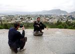 Afghanerne ved ikke, hvad der skal blive af dem, nu hvor amerikanerne er på tilbagetog. Foto: Mohammad Ismail/Ritzau Scanpix