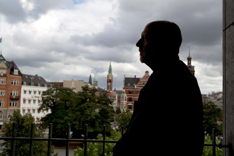 Direktør Jesper Nygaard i København med udsigt til noget af den bygningsmasse, som er centrum for Realdanias virke. Nu får han kritik for, at nogle af foreningens penge er investeret i atomvåben.  Foto: Finn Frandsen/POLFOTO