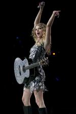 Bryan West, der har fået jobbet som Taylor Swift-korrespondent, er selverklæret fan, men har også indrømmet, at der er tre sange med den ultrapopulære Swift, som han ikke kan holde ud. 