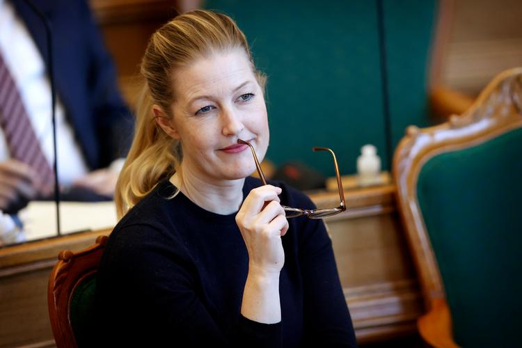 Når 'Radikale nu bløder til alle sider', menes der ikke, at Sofie Carsten Nielsen er kørt på hospitalet med blod over det hele, men at vi på dansk har overtaget den engelske måde at bruge udtrykket 'at bløde' på om at miste – for eksempel vælgere eller medlemmer. Foto: Jens Dresling/POLFOTO