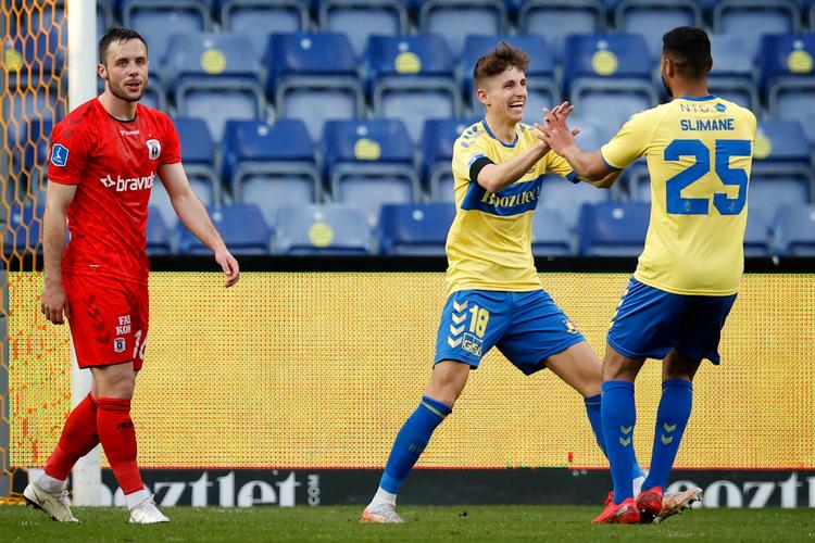 Den lokale knægt Jesper Lindstrøm jubler sammen med Anis Slimane, efter at den unge Brøndby-profil har scoret til 2-2 mod AGF. Foto: Jens Dresling/POLFOTO
