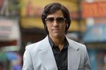 Tahar Rahim har hovedrollen som den psykopatiske, men også charmerende seriemorder Charles Sobhraj, der i en længere årrække tog livet af adskillige hippieturister i Fjernøsten og andre steder.  Foto: Netflix