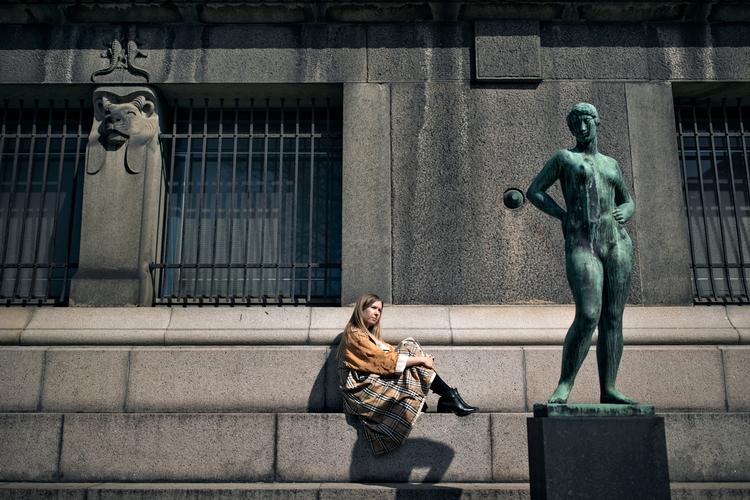 Lise Benthin Præstgaard plejede at besøge Statens Museum for Kunst og Glyptoteket flere gange om ugen, men siden 16. december har landets museer været lukket for anden gang. Og mens adgangen til kunsten er begrænset, føles det, som om hendes hjertesorg trækker ud. Foto: Miriam Dalsgaard/POLFOTO