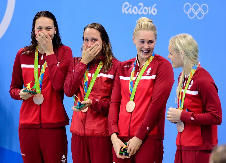 Mie Ø. Nielsen og Rikke Møller Pedersen har ikke længere noget at skulle have sagt, Jeanette Ottesen er p.t. ikke længere Danmarks hurtigste i 100 meter butterfly og Pernille Blume genoptræner efter at have været ramt af corona, så den bronzevindende OL-kvartet i 4x100 meter medley er splittet for alle vinde. Foto: Tariq Mikkel Khan/POLFOTO
