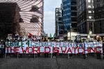 Retssagen mod den tidligere betjent Derek Chauvin, der er tiltalt for drab i sagen om George Floyds død, har skabt stor opmærksomhed i USA. Under navnet ’Black Lives Matter kæmper en bevægelse mod politivold og racemæssig ulighed.   Foto: Chandan Khanna/Ritzau Scanpix