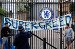"supergrådighed" lyder hilsen fra Chelsea-fans til klubbens ledelse. .  Foto: Adrian Dennis/Ritzau Scanpix