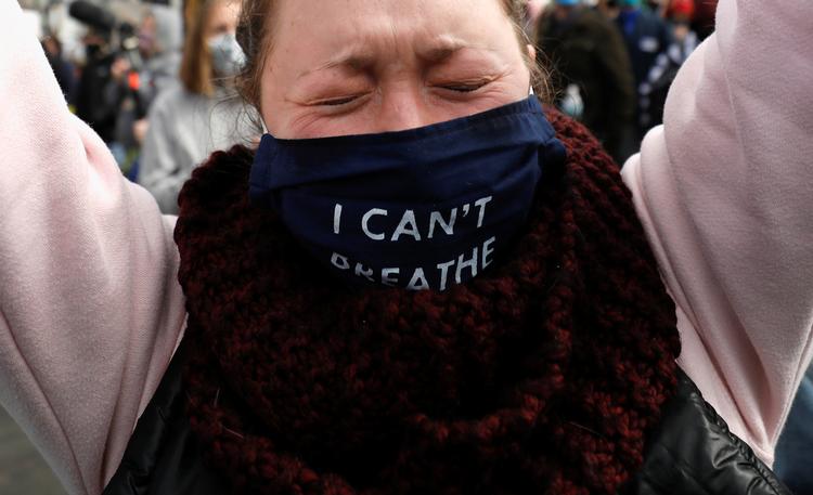 Dommen over Derek Chauvin udløste glædestårer i Minneapolis' gader. Foto: Octavio Jones/Ritzau Scanpix