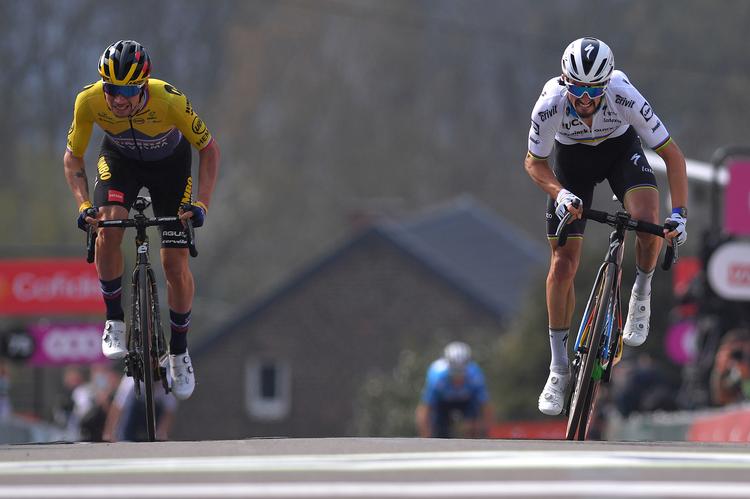 Julian Alaphilippe har fanget Primoz Roglic og vinder Flèche Wallonne: Foto: Luc Claessen/Getty Images. 