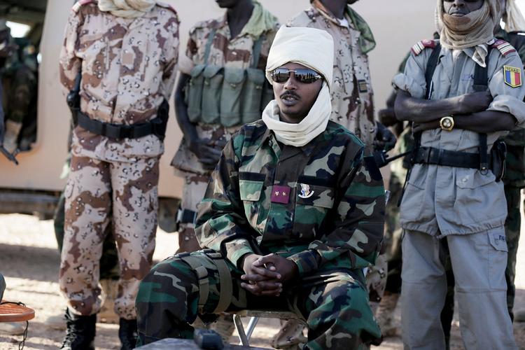     General Mahamat Idriss Deby Itno, søn af den afdøde præsident Idriss Déby, overtager magten i Tchad. Men det er usikkert, om han har faderens lederevner i en situation, hvor terrogrupper vinder frem i Sahel-regionen. Foto: Kenzo Tribouillard/Ritzau Scanpix