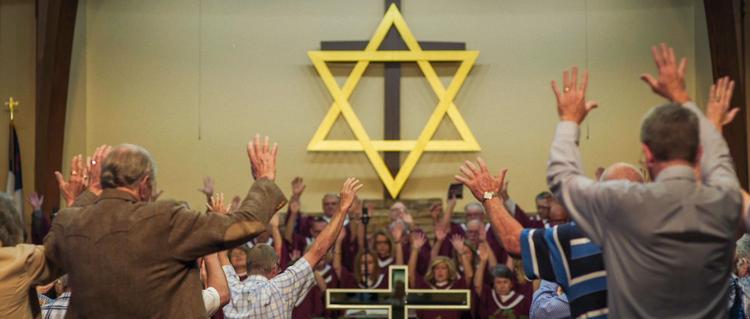 I Kentucky, USA, er der et helt samfund af evangeliske præster, der opfordrer deres menigheder til at støtte Israel med bøn og penge. Foto: Met Film Sales