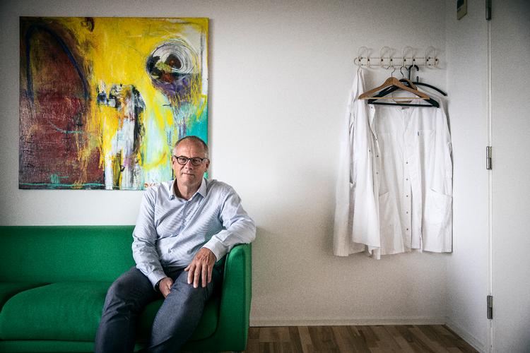 Professor Jens Lundgren ville ikke tilbyde sin 30-årige datter den nu droppede AstraZeneca-vaccine. Foto: Jens Hartmann Schmidt/POLFOTO