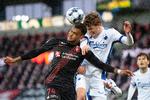 FC Midtjyllands Jose Dos Santos er her i luftduel med FCK's Jens Stage i superligakampen mellem FC Midtjylland og FC København på MCH Arena i Herning torsdag aften. Foto: Bo Amstrup/Ritzau Scanpix