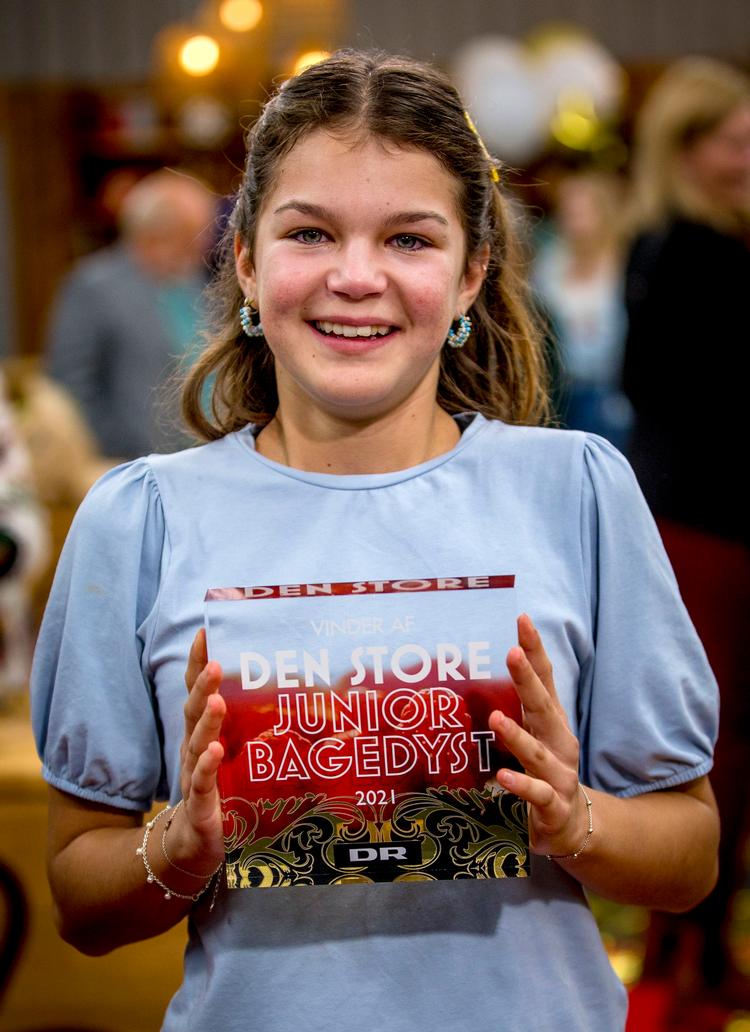 Malou blev den første vinder af 'Den store juniorbagedyst', og det var ingen for alvor  på noget tidspunkt i tvivl om, at hun ville blive. Foto: Carsten Mol/DR