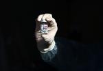 EU-Kommissionen har indledt en retssag mod AstraZeneca. Den svensk-britiske medicinalvirksomhed beskyldes for at have svigtet aftaler om leveringer af covid-19 vaccinedoser. Samtidig beskyldes firmaet for ikke have haft nogen troværdig plan for leveringer inden for en acceptabel tidsplan. Foto: Luis Acosta/Ritzau Scanpix