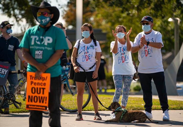 Lokale pro Biden-aktivister på  gade i Houston i Texas i november. Texas er en af de stater, som vil få to pladser mere i Repræsentanternes Hus. Foto: Mark Mulligan/AP/Ritzau Scanpix