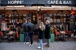 Genåbning med coronapas og bordbestilling på restauranter. Stemning både ud og inde. CV19. Covid-19, corona, coronavirus. Foto: Finn Frandsen/POLFOTO