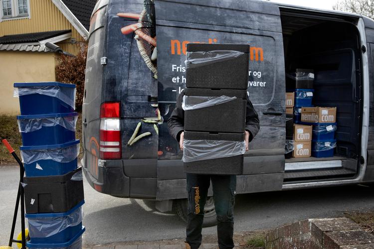 Fagforeningen 3F har varslet konflikt mod en række vognmænd, der leverer varer for Nemlig.com. Det kan føre til blokade af onlinesupermarkedets lager.  Foto: Finn Frandsen/POLFOTO