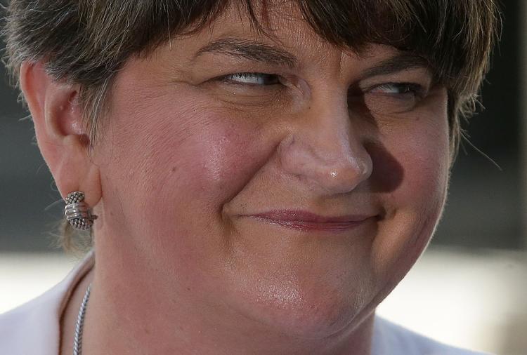 Norirlands førsteminieter og leder af partiet DUP, Arlene Foster, foran Downing Street i London i 2017.  Foto: Daniel Leal-olivas/Ritzau Scanpix