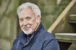 På en scene tager den 80-årige popveteran ingen chancer, men Tom Jones nye album er det helt omvendt. Foto: EMI