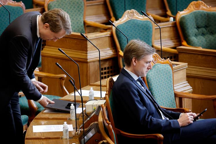 »Går Morten Messerschmidt ned, trækker han ikke alene Kristian Thulesen Dahl med. Vælgernes dom bør være så hård, at hele Dansk Folkeparti kan ende med at synke med mus og mænd«, skriver Christian Jensen. Foto Jens Dresling