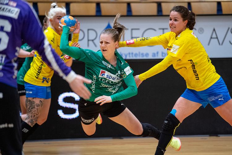 En flyvende Laura Damgaard var med til at slå Nykøbing Falster i onsdags og dermed sikre pladsen i DM-semifinalerne.  Foto: Bo Amstrup/Ritzau Scanpix