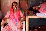     Indien mangler blandt andet ilt til behandling af coronapatienter. USA sender nu iltbeholdere.  Foto: Sajjad Hussain/Ritzau Scanpix
