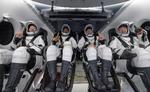 De fire SpaceX Crew-1 astronauter (fra venstre) Shannon Walker, Victor Glover, Michael Hopkins og Soichi Noguchi landede søndag i havet ud for Florida efter at have tilbragt cirka et halvt år på den internationale rumstation. Foto: Bill Ingalls/Ritzau Scanpix