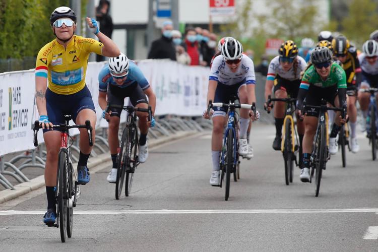 Emma Norsgaard slutter sin succesrige deltagelse i Festival Elsy Jacobs af med en overnbevisende spurtsejr. Foto: Photo Gomez Sport. 