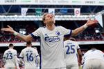 I Parken har FCK’s Viktor Fischer mandag aften fin kontakt med det tilbagevendte publikum. Angriberen leverede et flot oplæg til 1-0-målet for hjemmeholdet.  Foto: Jens Dresling/POLFOTO