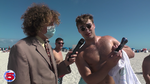Screenshot fra Channel 5, hvor Andrew Callaghan taler med en af de festglade unge, der trods coronavirus er taget til Miami Beach for at suge øl og 'få noget på den dumme'. 