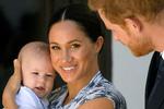 FILE PHOTO: Britain's Prince Harry and his wife Meghan, Duchess of Sussex holding their son Archie, meet Archbishop Desmond Tutu (not pictured) at the Desmond &amp; Leah Tutu Legacy Foundation in Cape Town, South Africa, September 25, 2019. REUTERS/Toby Melville/File Photo Foto: Toby Melville/Ritzau Scanpix