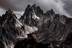 Dolomitterne er som at køre ind i en ’Ringenes Herre’-film, som her hvor  Heerwagen Hagerup står ved bjergkæden Cadini di Misurina i den østlige del af Dolomitterne.  Foto: Foto: @view_by_us_images